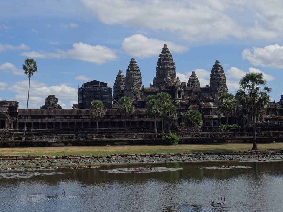 Cambodge — Angkor, au lever du jour.